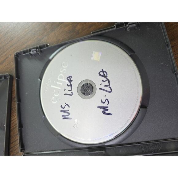 2 DVD Special Edition Sets: The Twilight Saga - Breaking Dawn Part 1, Eclipse - Picture 14 of 16